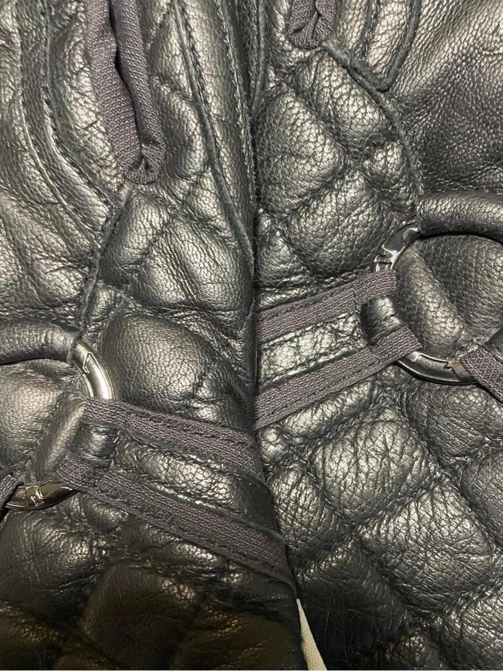 Women’s small Burton unique Quilted black Leather Gloves with silver hardware